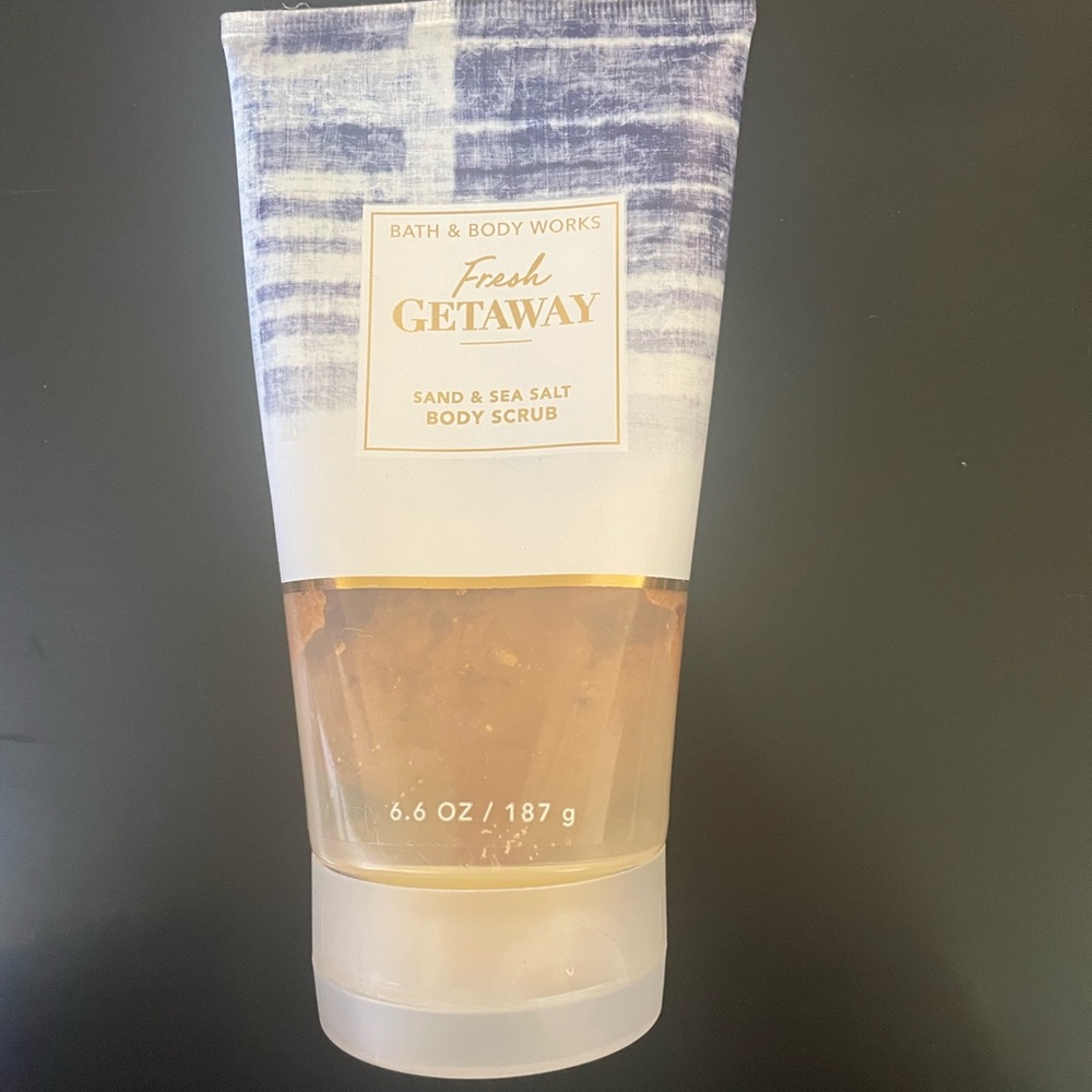 Luxurious Golden Exfoliant Scrub with Minimalist Design